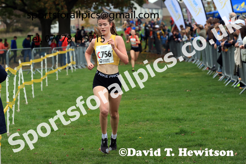Womens Under-17s relay, 2025 Northern Cross Country Relays, Graves Park, Sheffield. Photo: David T. Hewitson/Sports for All Pics